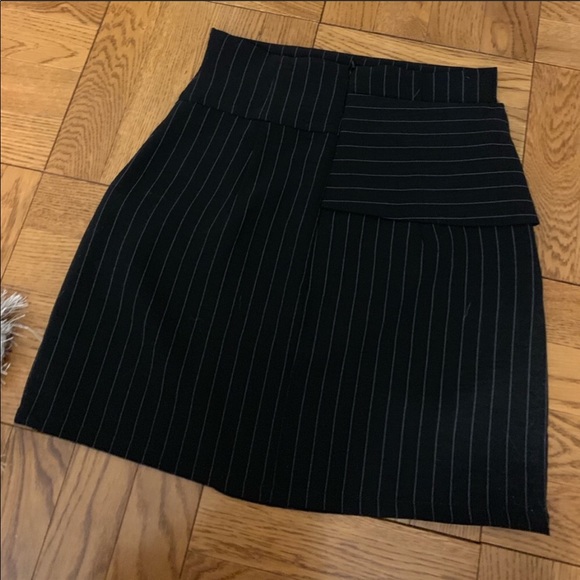 NWOT Revolve Pinstripe Miniskirt - Picture 4 of 4